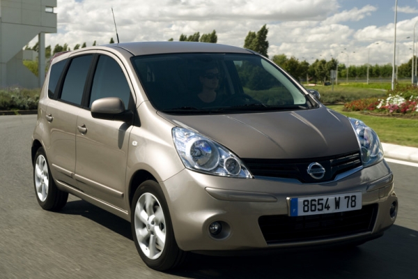 Nissan car specification brochure download